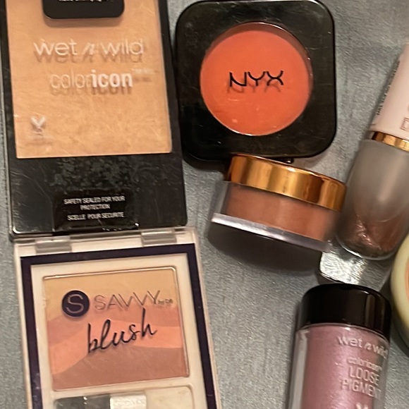 small face makeup bundle - Picture 2 of 3